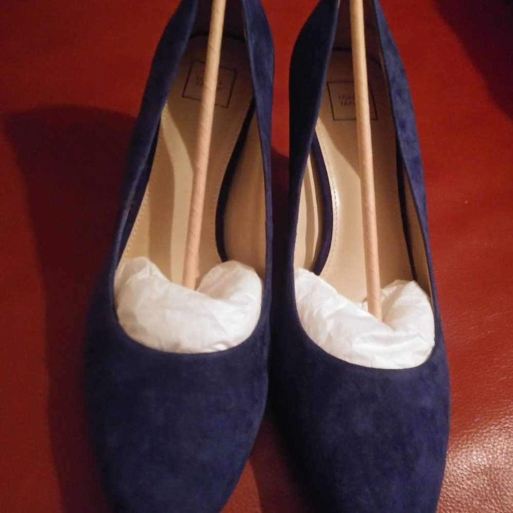 Lord & Taylor Beautiful Blue Suede Pumps